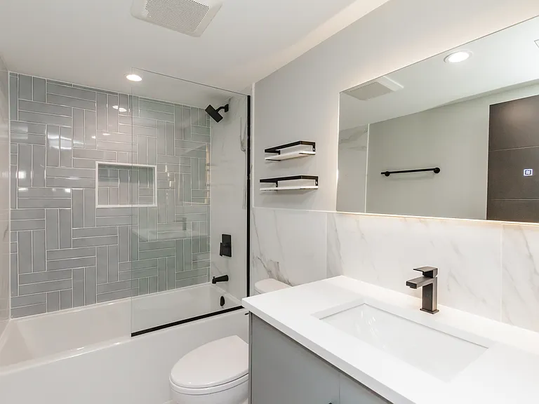 716 S Laflin St #1F — Photo 9