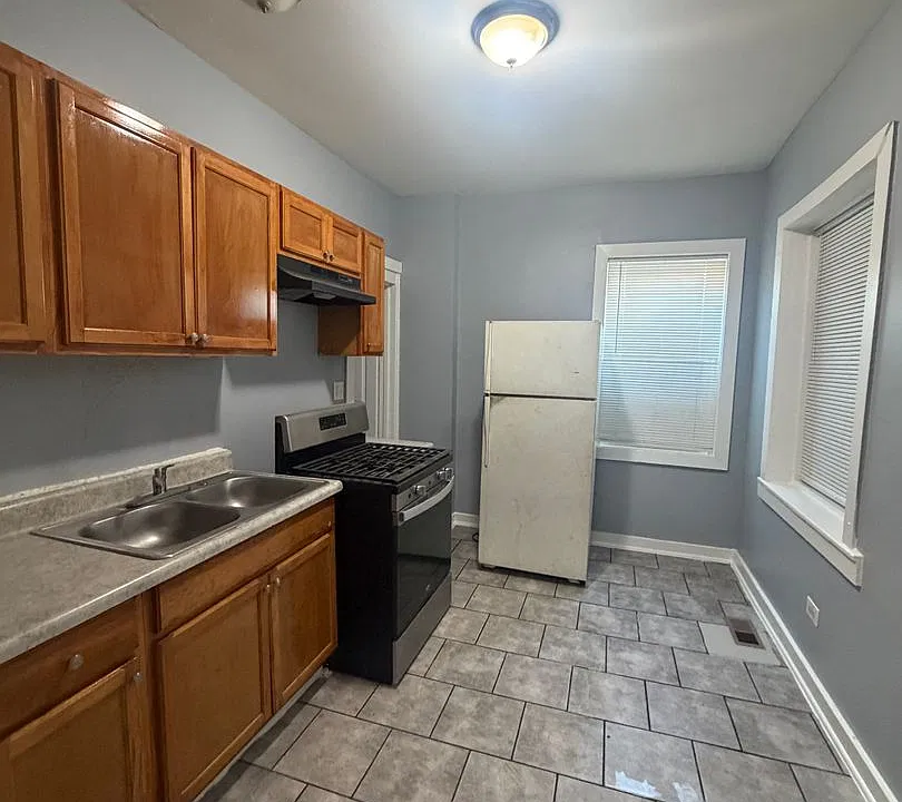 851 W Marquette Rd