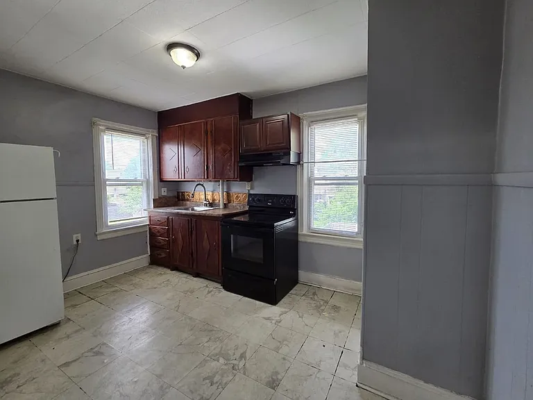 320 Cleveland Ave — Photo 6