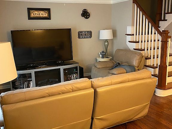 3rd image of 707 Garden Walk Dr