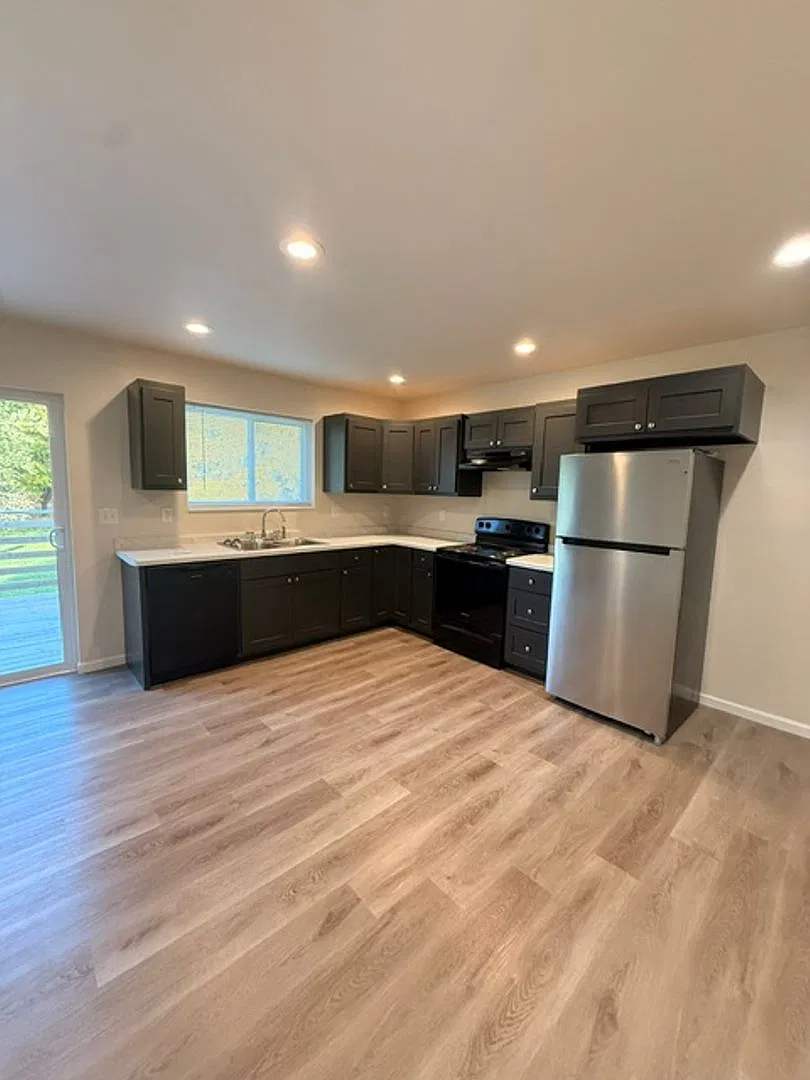 3 Bedroom Duplex — Photo 2