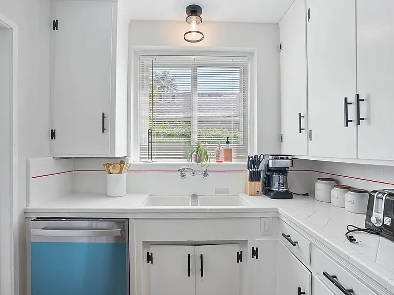2307 W Verdugo Ave — Photo 20
