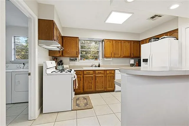 6 bed, 1.0 bath, 1050 sqft, $1,850 — Photo 4