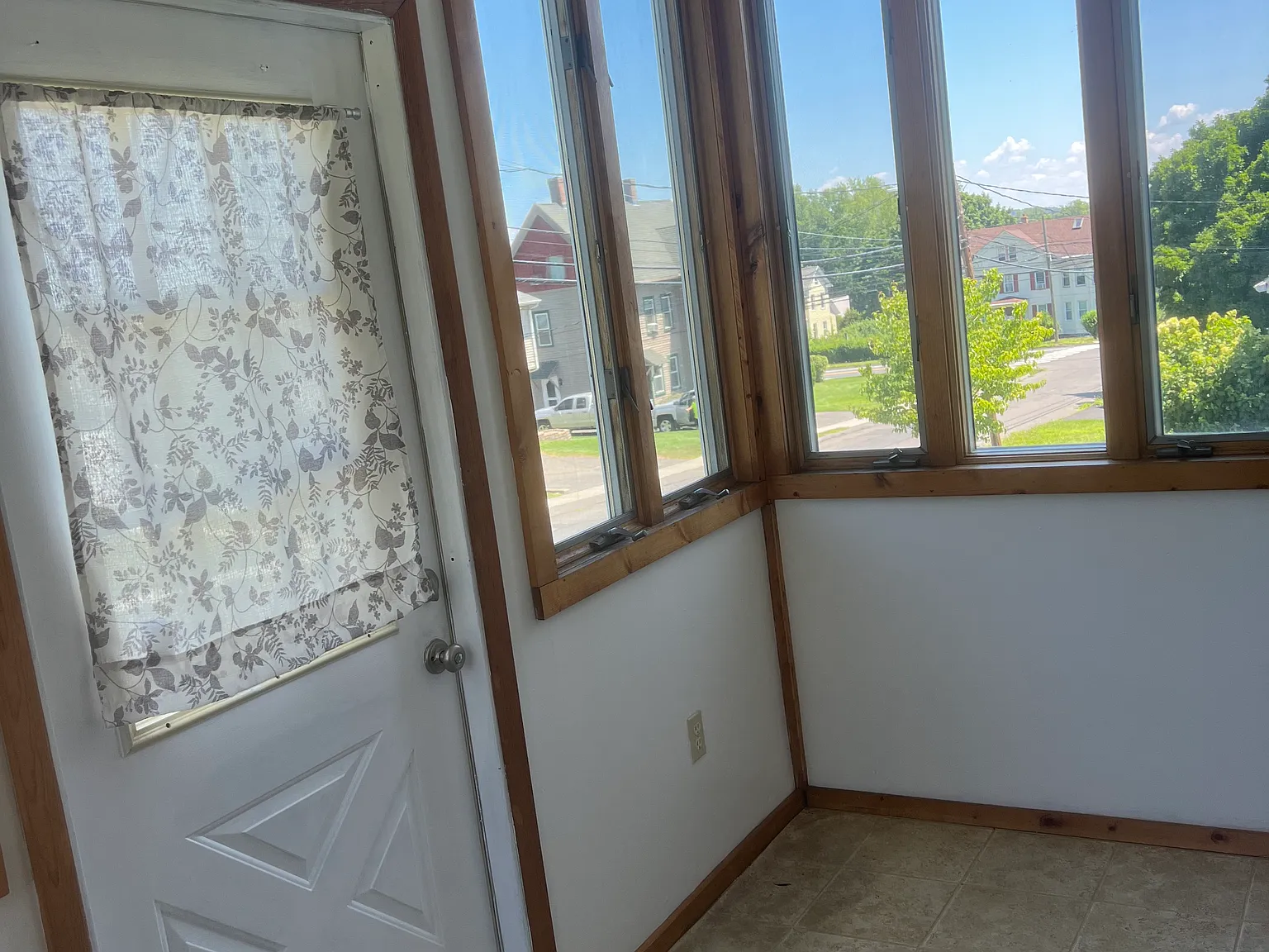 2 bed, 1100 sqft, $1,900 — Photo 3