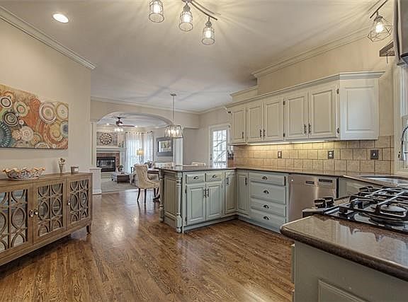 5th image of 9200 W 131st St