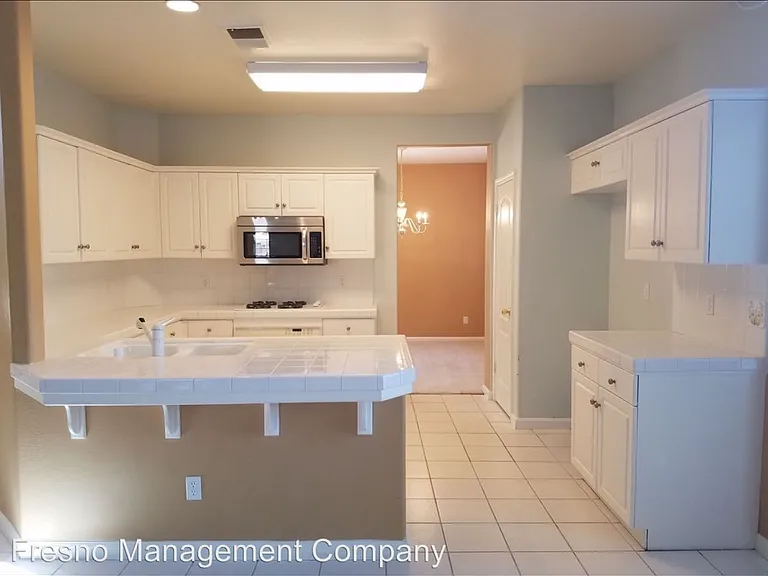 5524 W Bluff Ave — Photo 23