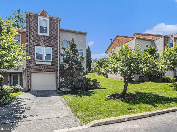 8 Forsythia Ct, Lafayette Hill, PA 19444
