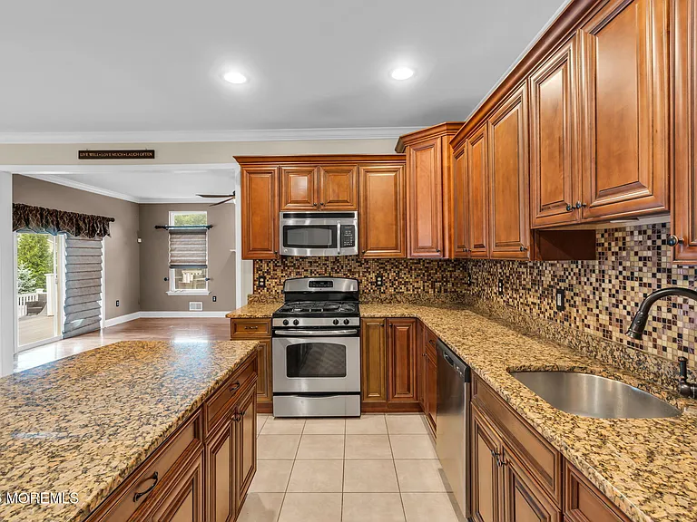12 Sanford St — Photo 14