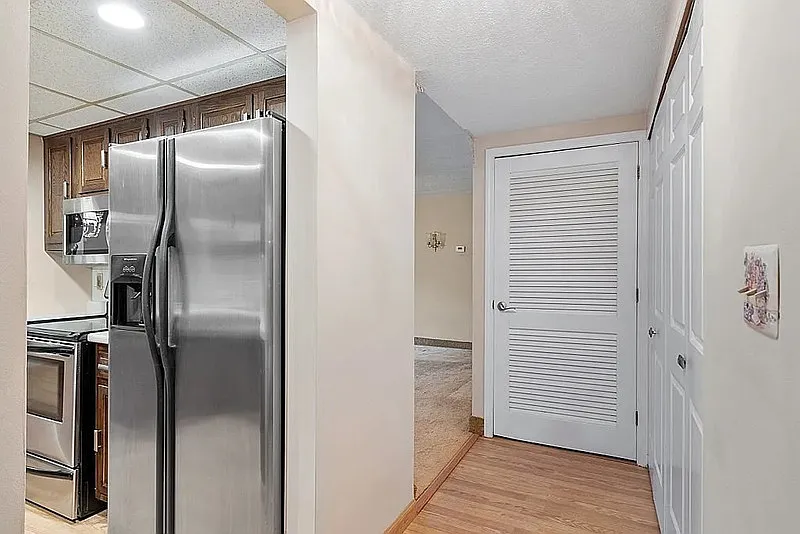 2 bed, 2.0 bath, 1005 sqft, $1,990 — Photo 4