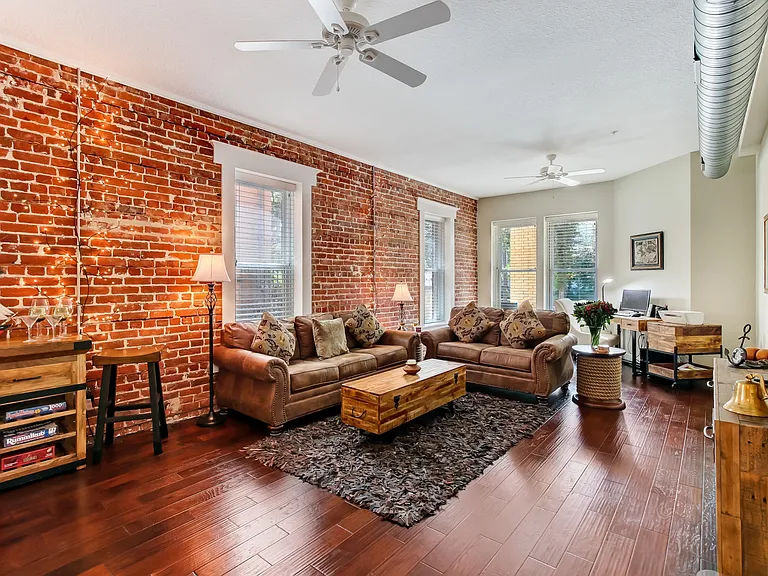 115 W 2nd St #2 — Photo 7