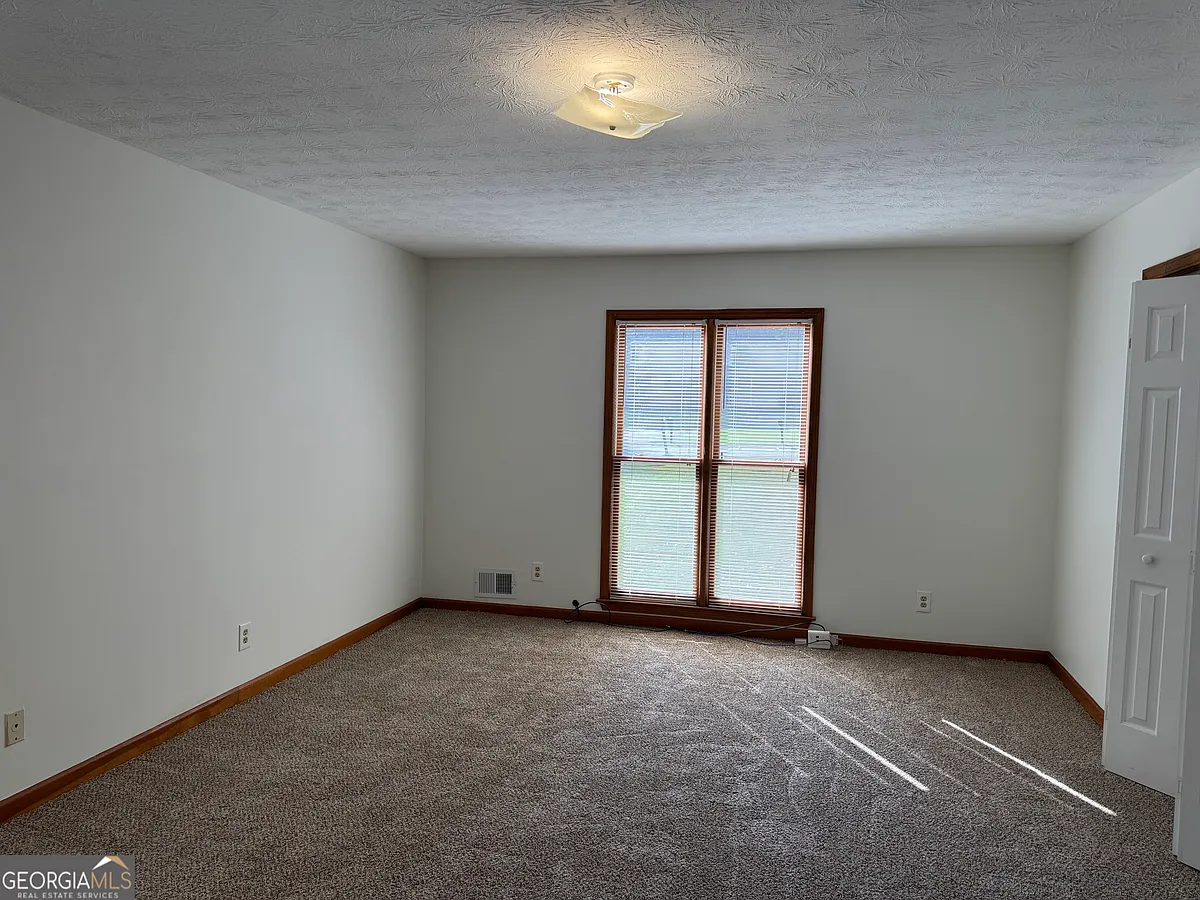 Building Photo - 19 Sentry Oak Ct #B