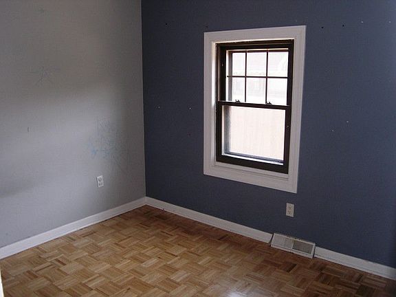 4th image of 9850 Lawrence Ct