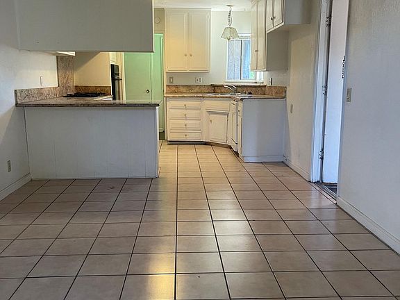 5th image of 2127 Vivero Dr