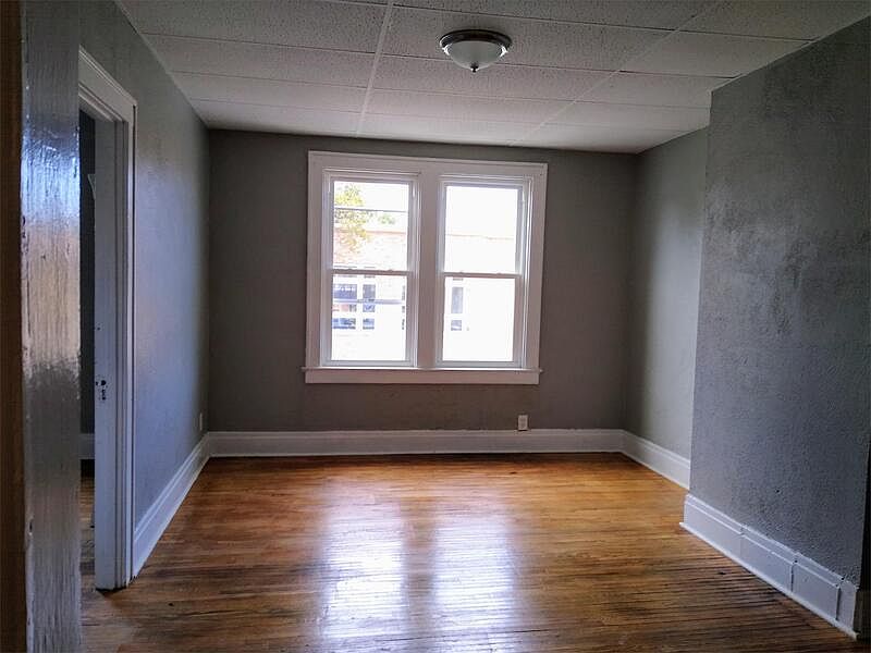 2nd image of 357 Vermont St #2