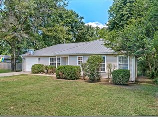 6450 W Double Springs Rd, Fayetteville, AR 72704