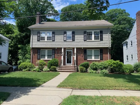 65 Cloverdale Rd, Newton Highlands, MA 02461