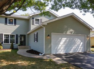 582 Milton Dr, Naperville, IL 60563