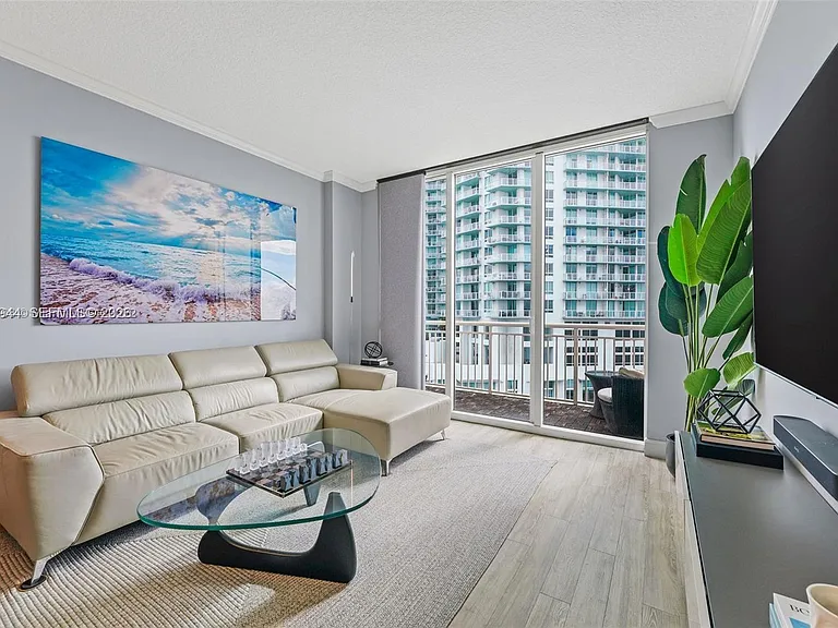 2000 N Bayshore Dr #1606 — Photo 5