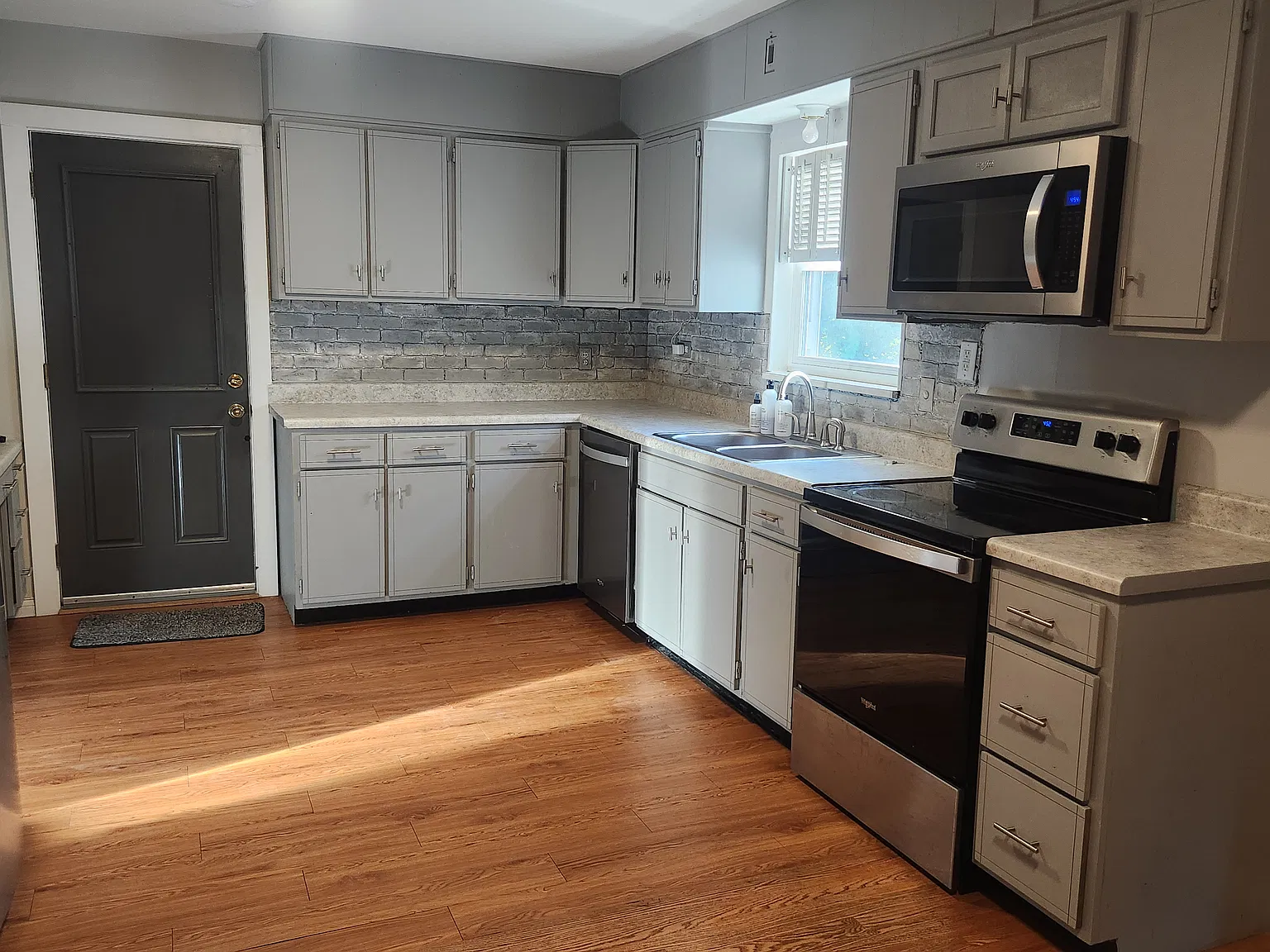 2 bed, 1137 sqft, $2,100 — Photo 3