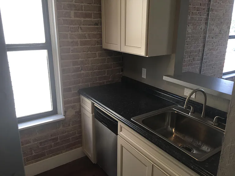 134 NW 13th St — Photo 24