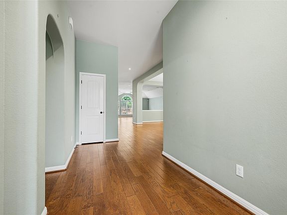 3rd image of 209 Monahans Dr
