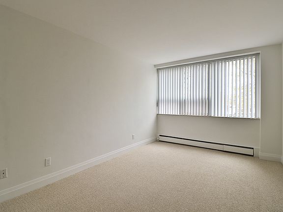 3rd image of 484 Avenue Rd