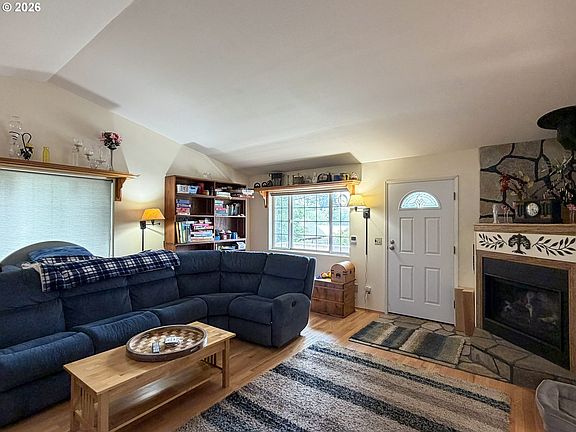 5th image of 1372 Hampton Rd