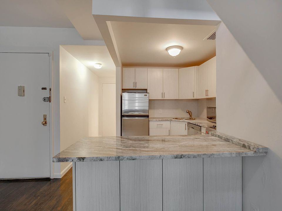 1st image of 220 Park Ave S APT 9