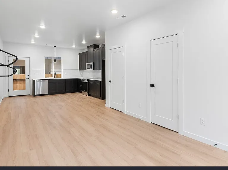 7193 SE Crystal Springs Blvd — Photo 3