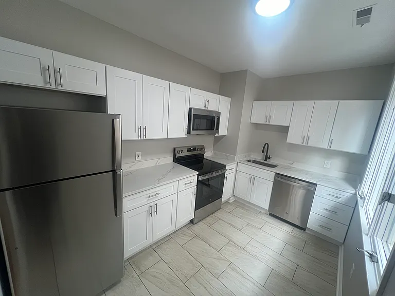 1427 N Clayton St #1 — Photo 5