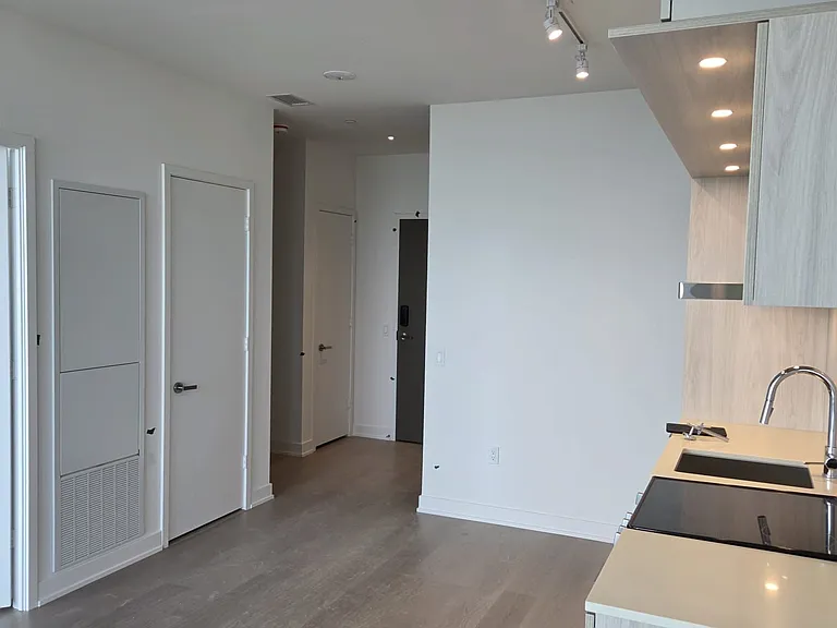 448 Burnhamthorpe Rd W #6409 — Photo 5