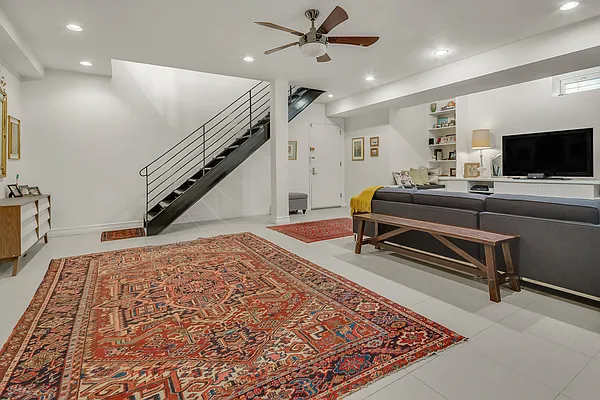 Sold by Park Property Advisors | media 8