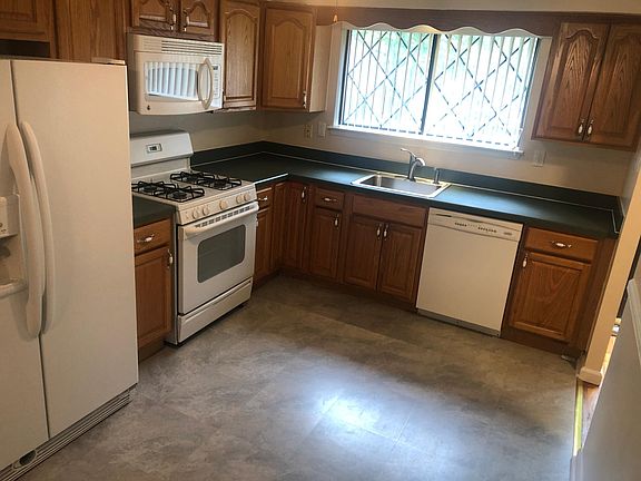 3rd image of 30 Darcey Ave