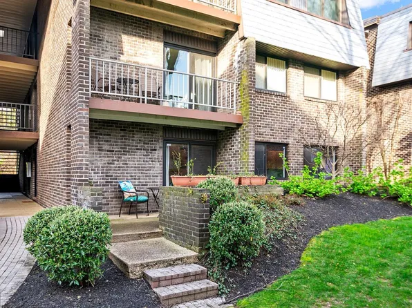 14 Stonehenge Cir #14-2, Pikesville, MD 21208