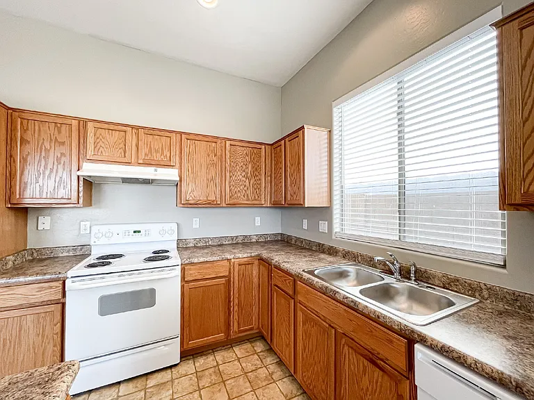 3529 W Belle Ave — Photo 9