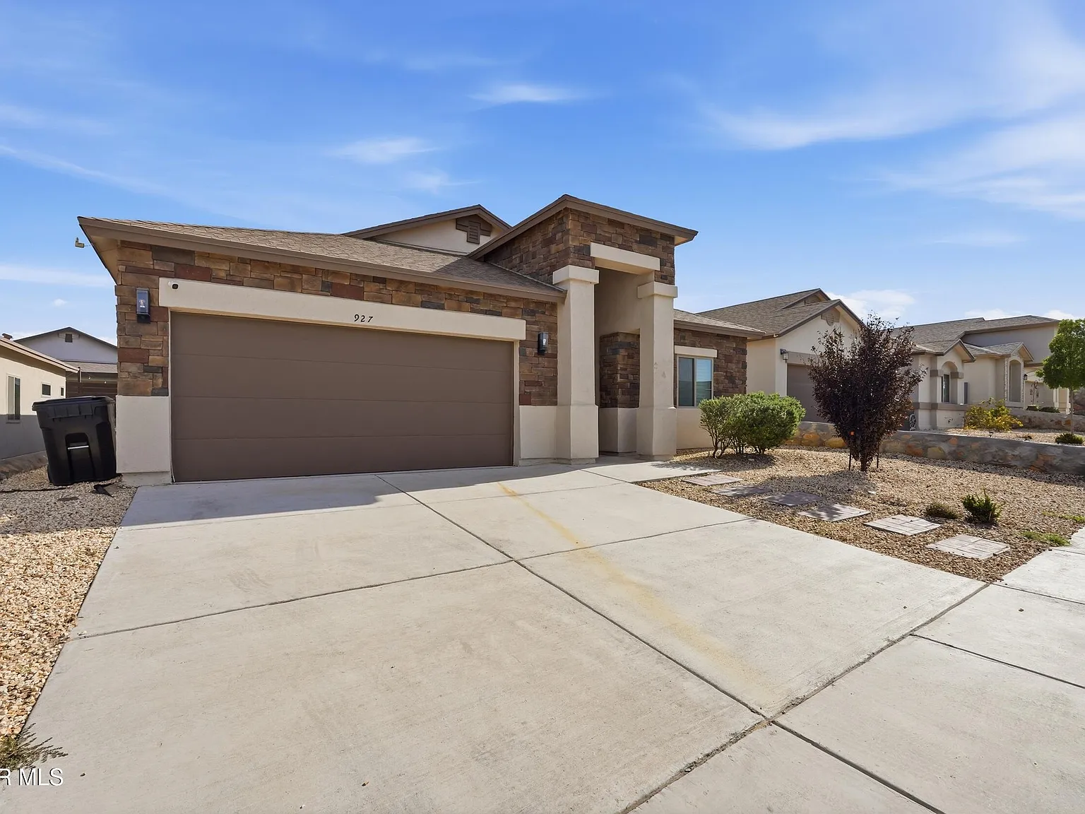 4 bed, 2.5 bath, 1841 sqft, $2,100 — Photo 3