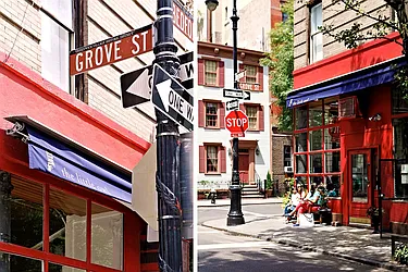 Rented by R New York