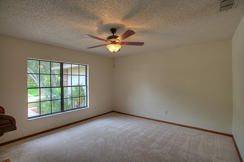 1st image of 822 Scenic Heights Dr