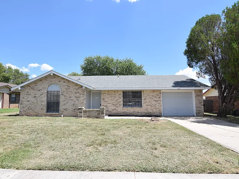 2002 Dusk Dr — Photo 1