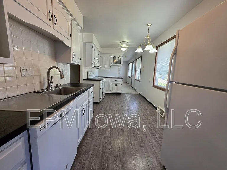 4747 Danbury St NE — Photo 5