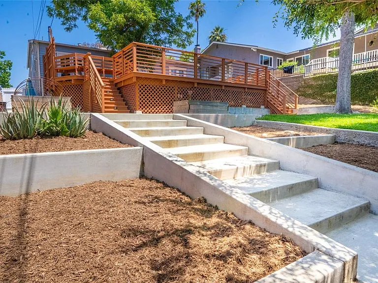 5049 Mount Royal Dr — Photo 22