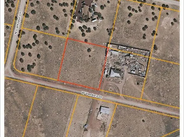 25600 W Ventura Dr, Seligman, AZ 86337