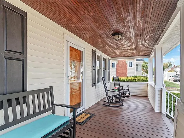 1235 Maple Ave — Photo 3