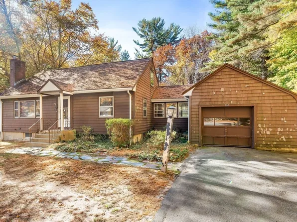 104 Page Rd, Bedford, MA 01730