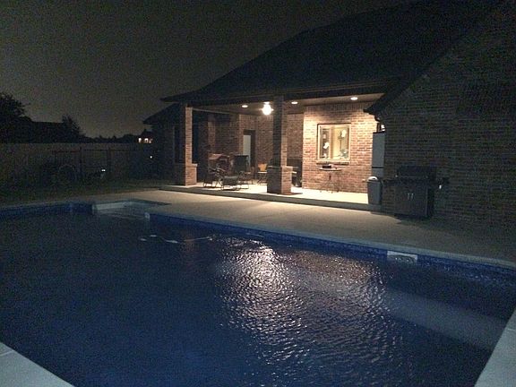 Pool , covered patio