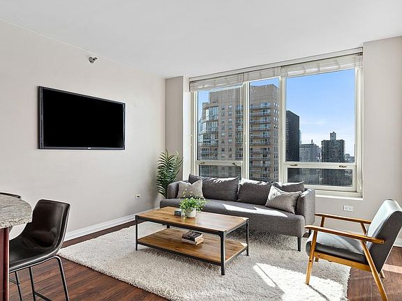 5th image of 33 W Ontario St APT 49C