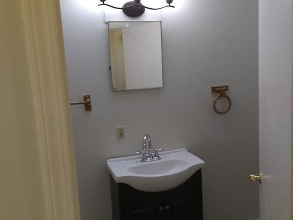 3rd image of 1034 S 6th St APT 2