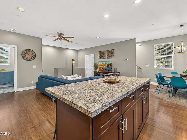 2561 W Cripple Creek Dr — Photo 4