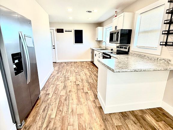 5th image of 1717 Opal St