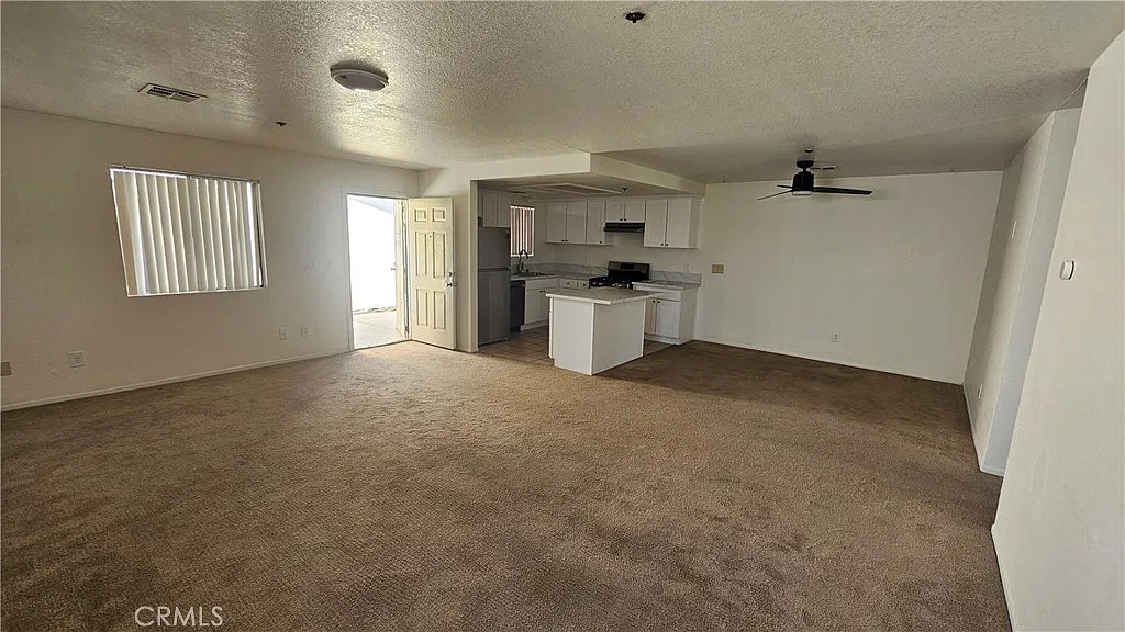 2 bed, 1000 sqft, $2,050 — Photo 3